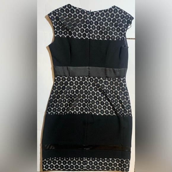 Sandra Darren size 4P Black and White Mixed Media knee length sleeveless dress - Picture 6 of 8